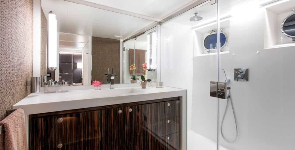 Witsen-and-vis-33m-Yacht-Bathroom-Master