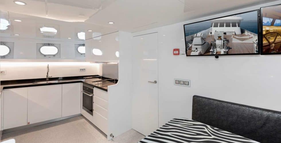 Witsen-and-vis-33m-Yacht-Galley