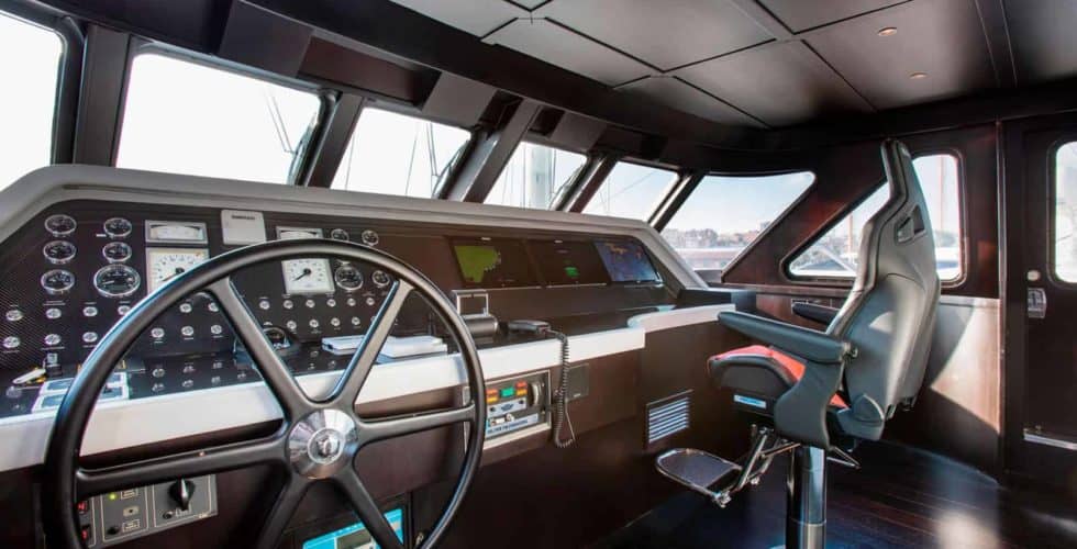 Witsen-and-vis-33m-Yacht-Wheelhouse-Day
