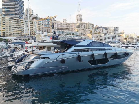 Riva-88-Domino-Plus-Motor-Yacht-Profile