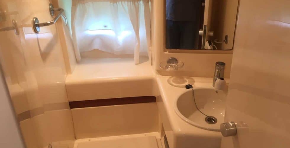 Azimut 36 Fly - Motor Yacht - interior - Guest Bathroom