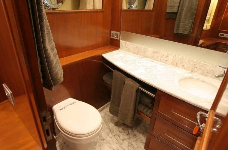 Benetti 26D - Motor Yacht - Interior - Master Bathroom
