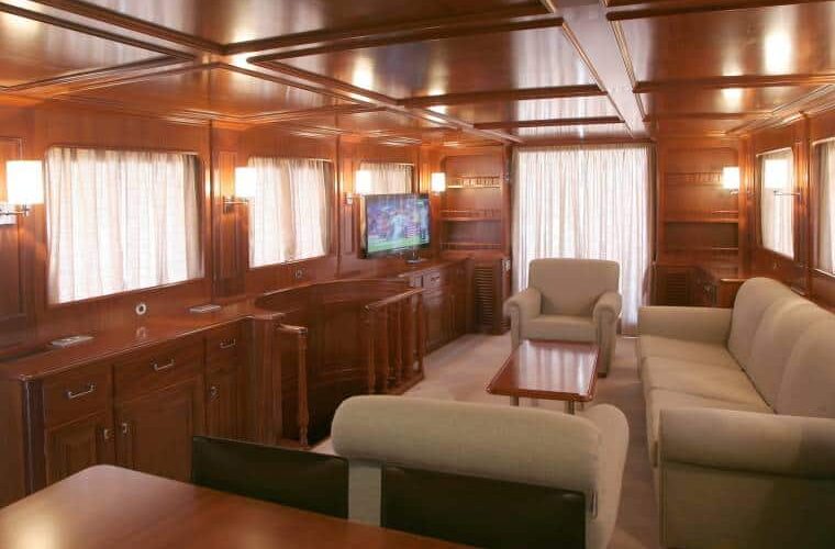 Benetti 26D - Motor Yacht - Interior - Salon - Bow View