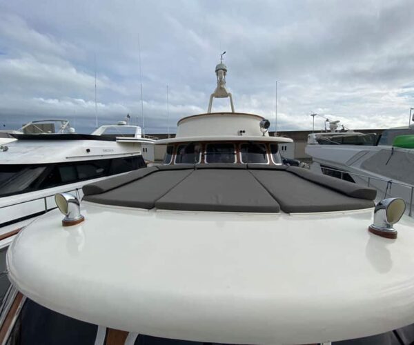 Viudes-21-Classic-Motor-Yacht-Solarium-Bow-Area